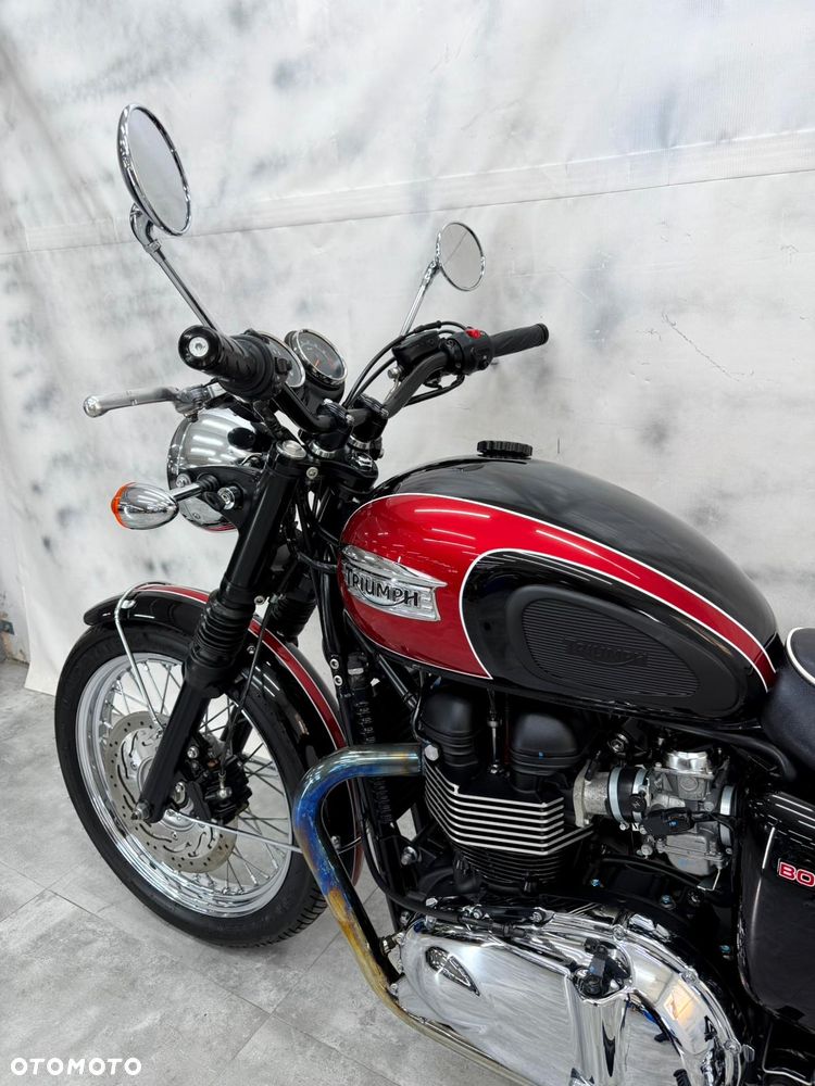 Triumph Bonneville - 4