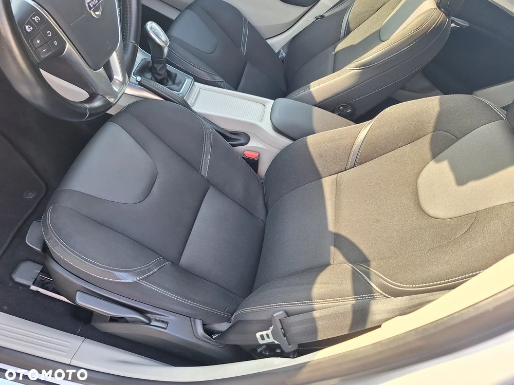 Volvo V40 D2 Momentum - 21