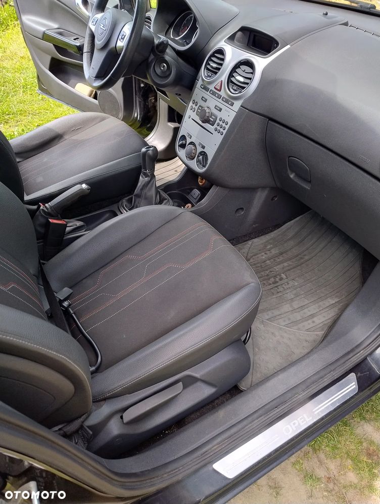 Opel Corsa 1.4 16V Cosmo - 19