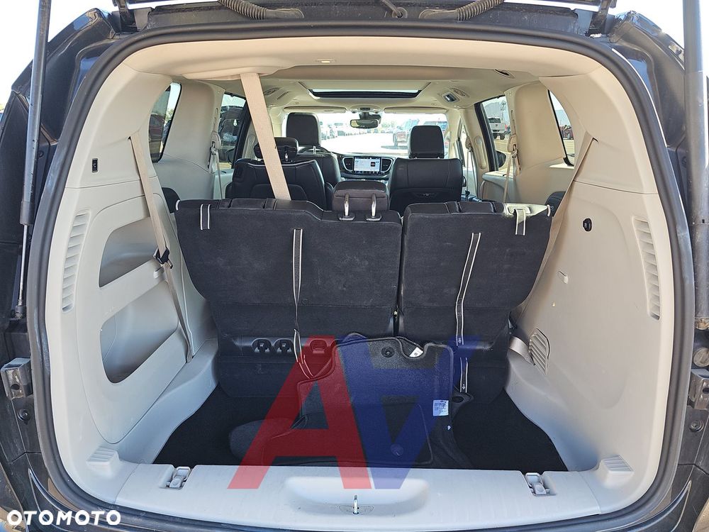 Chrysler Pacifica - 16