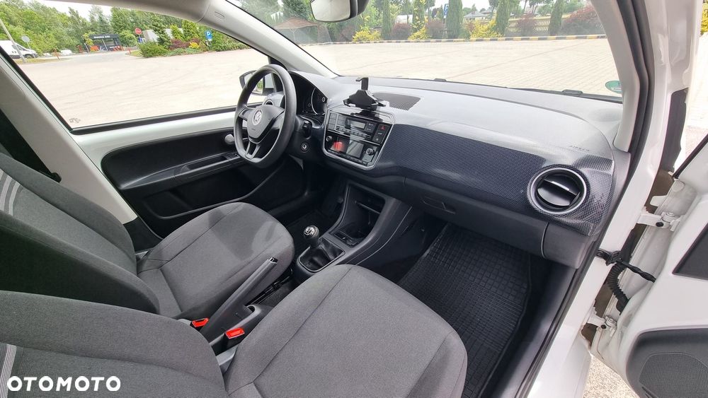 Volkswagen up! Active - 17