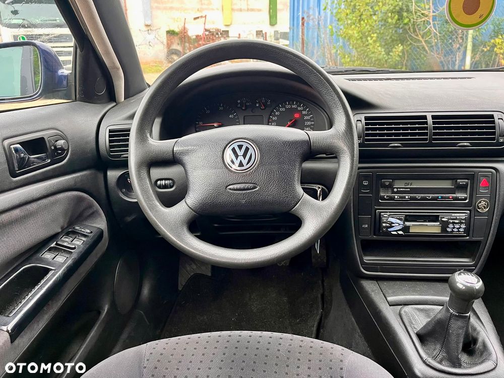 Volkswagen Passat - 16