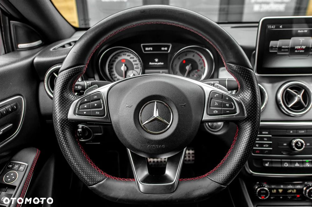 Mercedes-Benz CLA 250 4Matic 7G-DCT AMG Line - 22