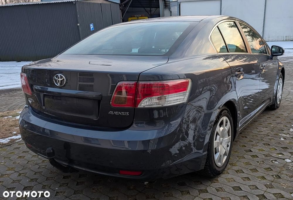 Toyota Avensis 1.6 - 11