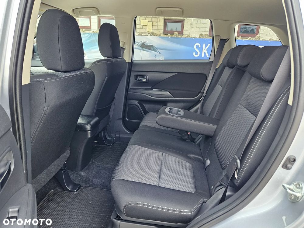 Mitsubishi Outlander 2.0 Invite + 2WD - 6