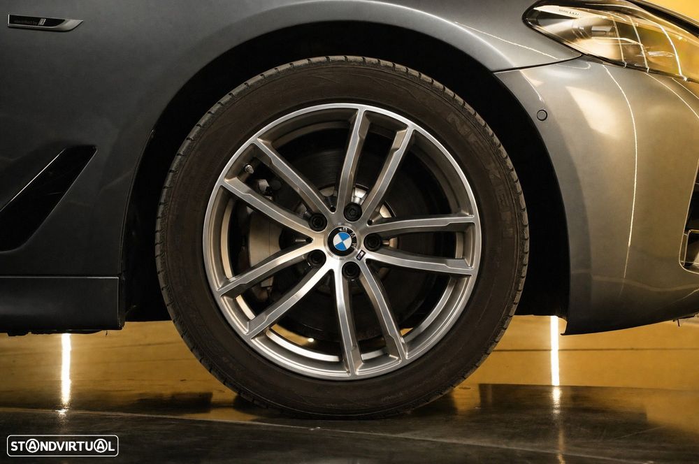BMW 520 e Pack M - 11