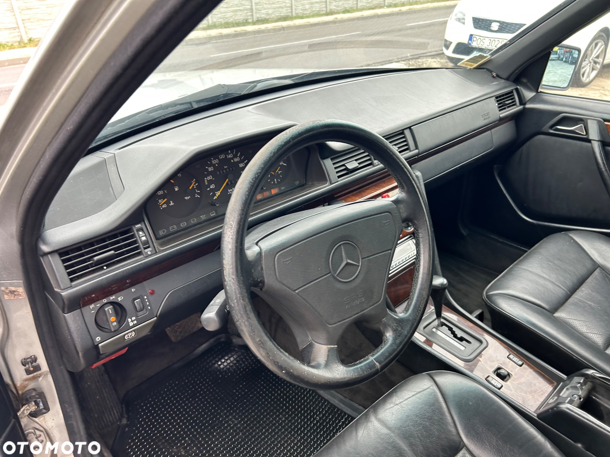 Mercedes-Benz Klasa E 300 D Turbo - 27
