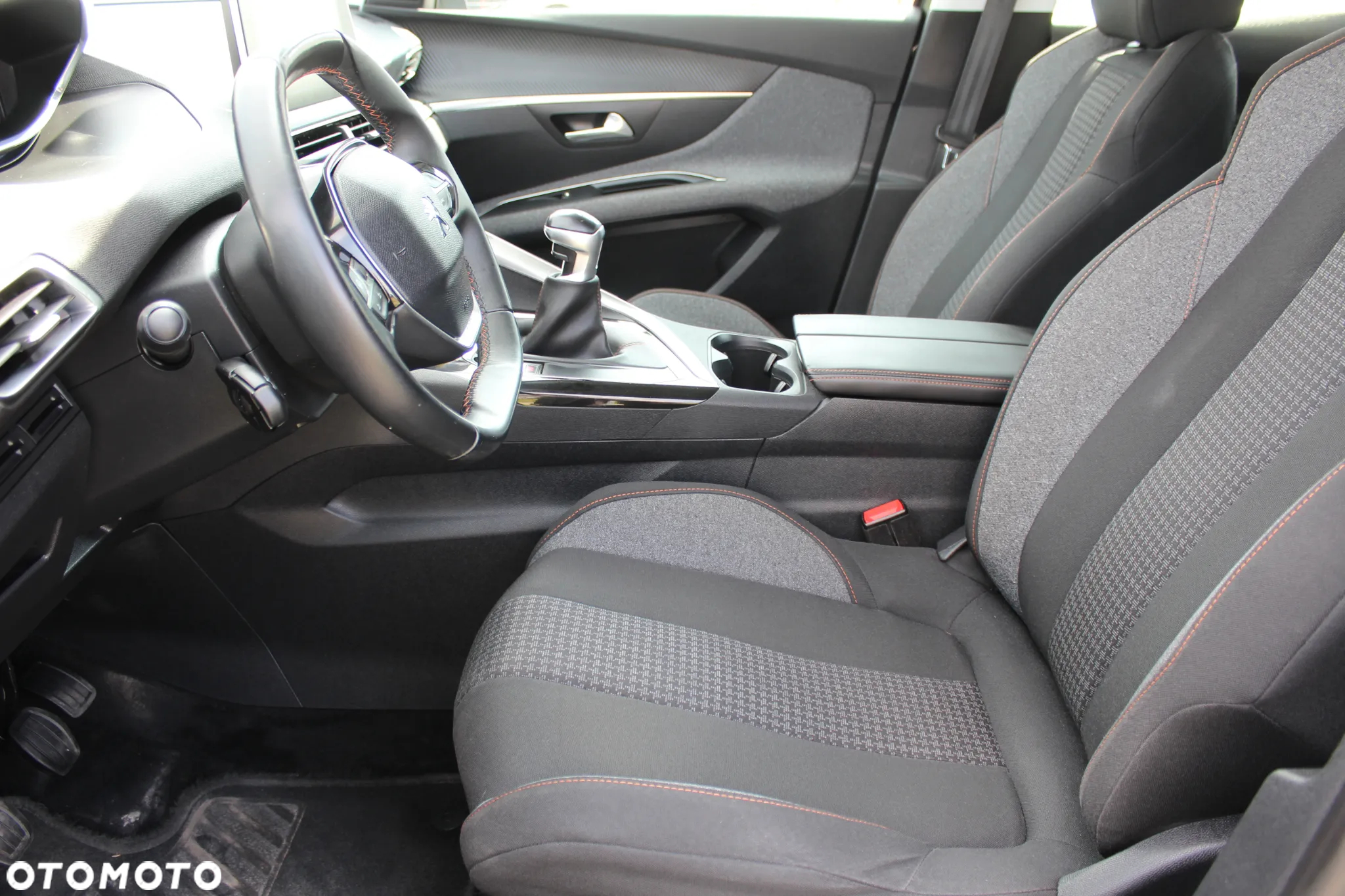 Peugeot 3008 1.6 BlueHDi Style S&S - 10