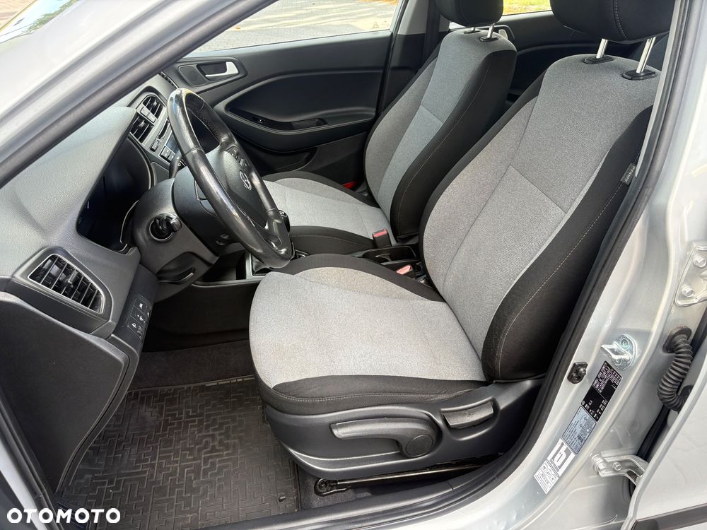Hyundai i20 blue 1.2 Advantage+ - 8