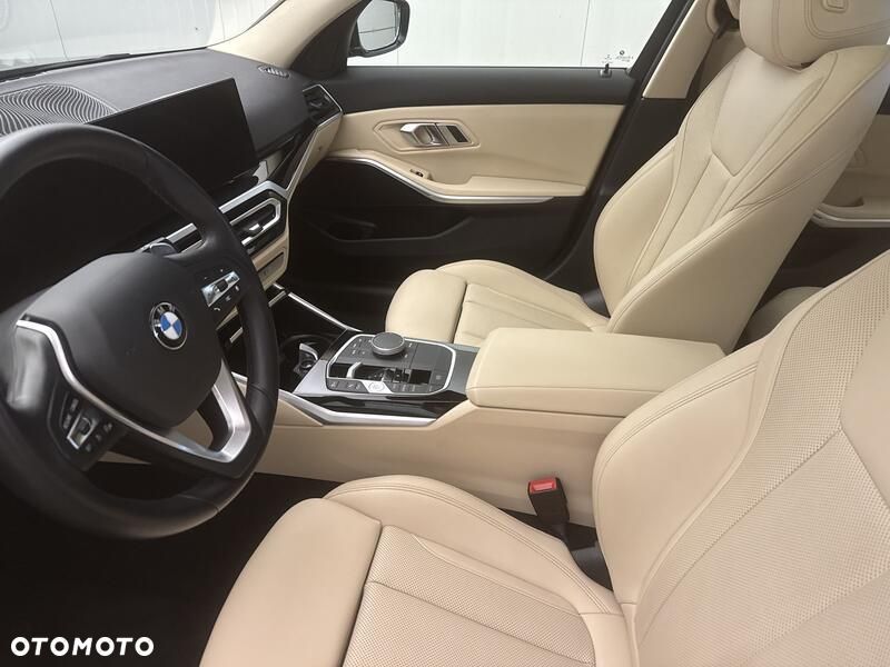 BMW Seria 3 320i - 12