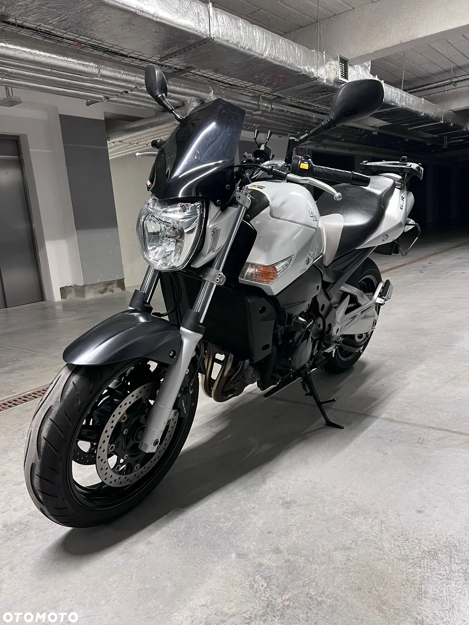 Suzuki GSR - 3