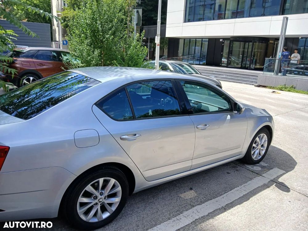 Skoda Octavia 1.6 TDI DSG Ambition - 6