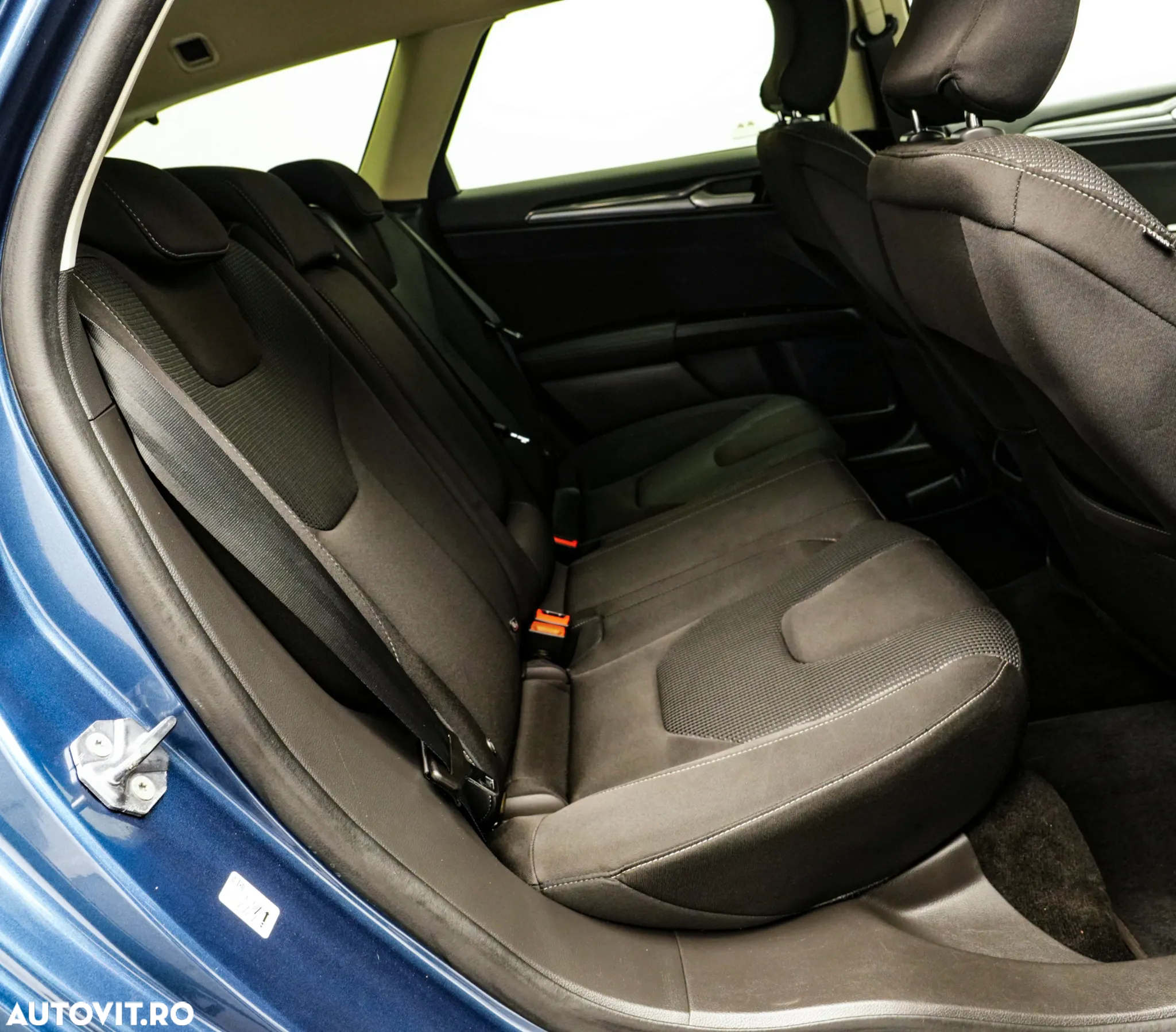 Ford Mondeo 2.0 HEV Titanium - 17