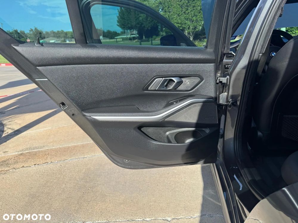 BMW Seria 3 330i xDrive M Sport - 20
