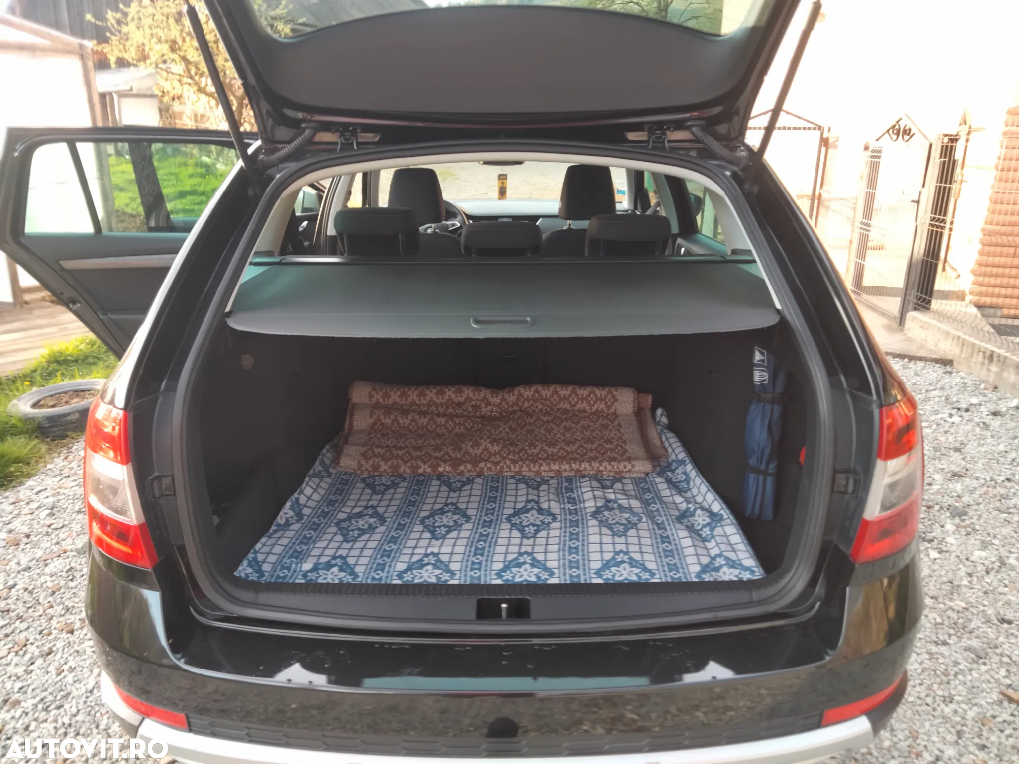 Skoda Octavia 2.0 TDI AMBITION DSG - 8