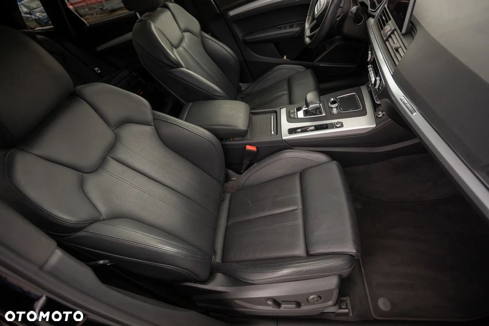 Audi Q5 55 TFSIe quattro S tronic S line business - 22