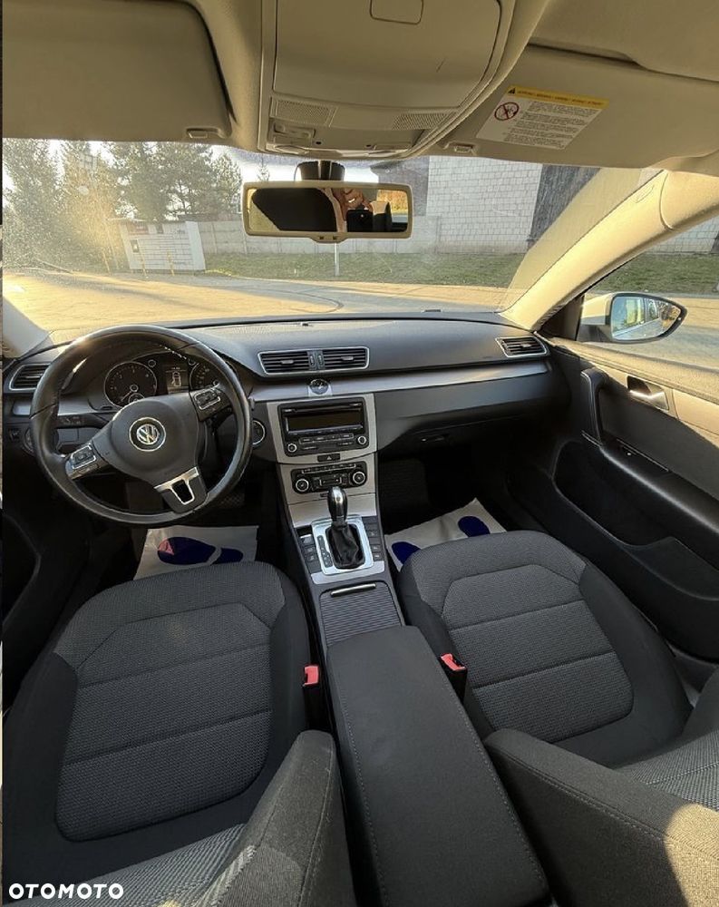 Volkswagen Passat - 11