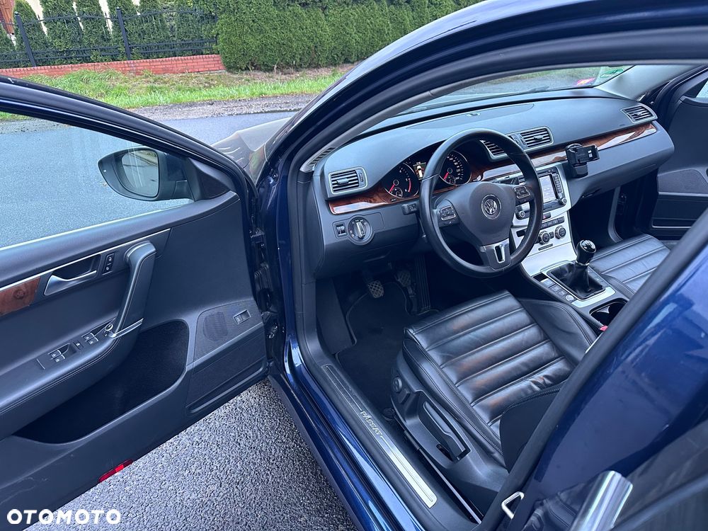 Volkswagen Passat 2.0 TDI Highline - 15