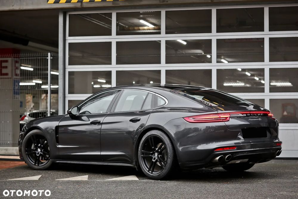 Porsche Panamera 4S - 12