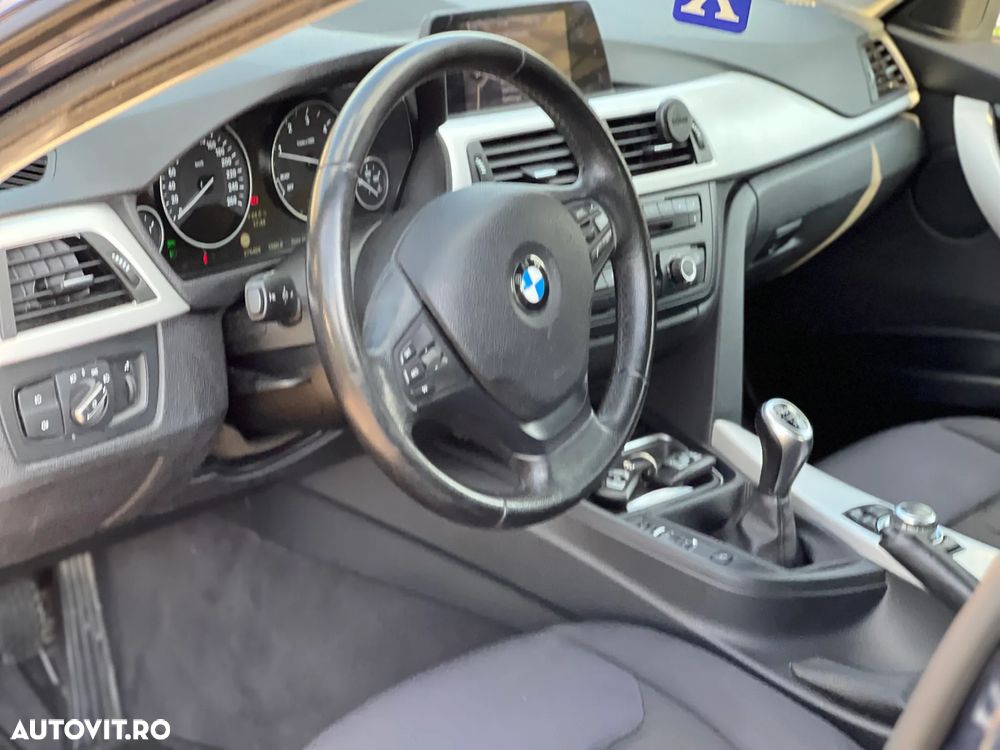 BMW Seria 3 320d DPF Touring - 12