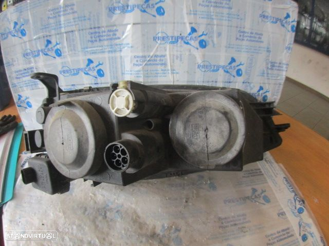Farol 085787 88204968 OPEL VECTRA B 1996 1.6I 100CV 4P PRETO ESQ H7 + H1 VALEO Danificado - 2