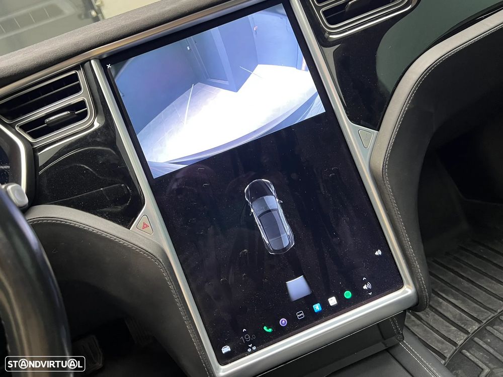 Tesla Model S - 18