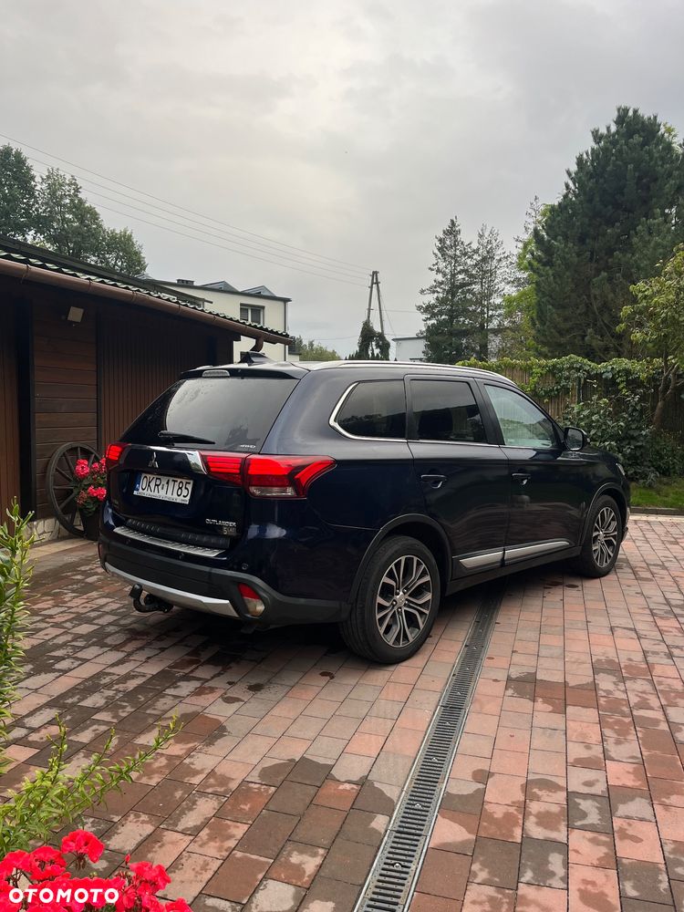 Mitsubishi Outlander - 2