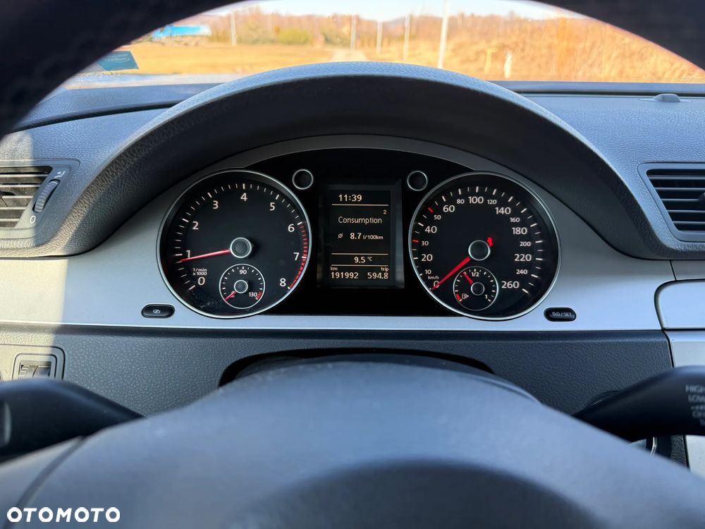 Volkswagen Passat - 3