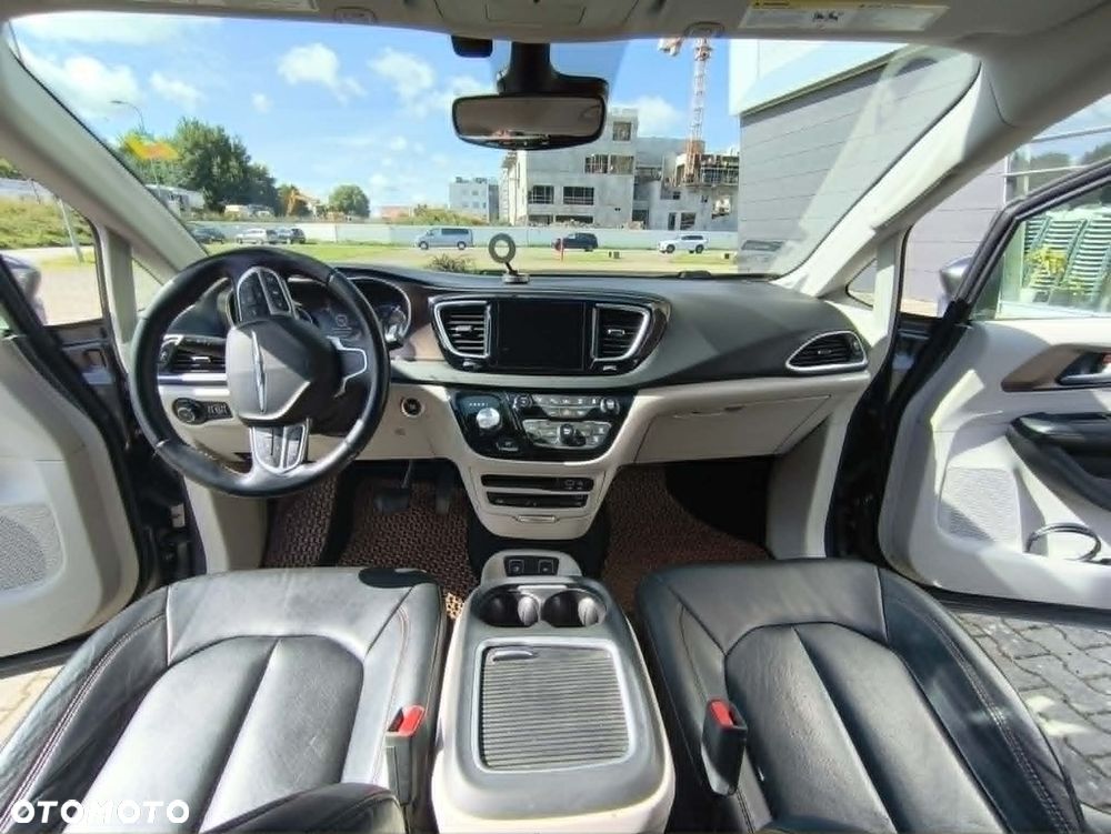 Chrysler Pacifica - 9