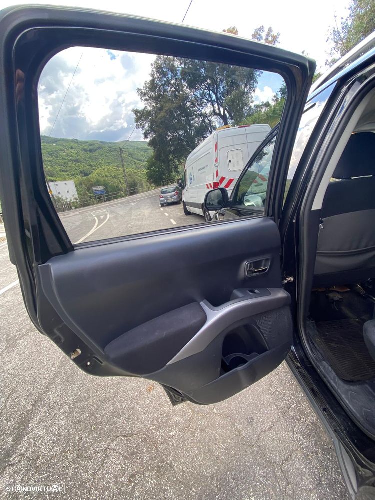 Mitsubishi Outlander 2.0 DI-D SW 4WD - 30