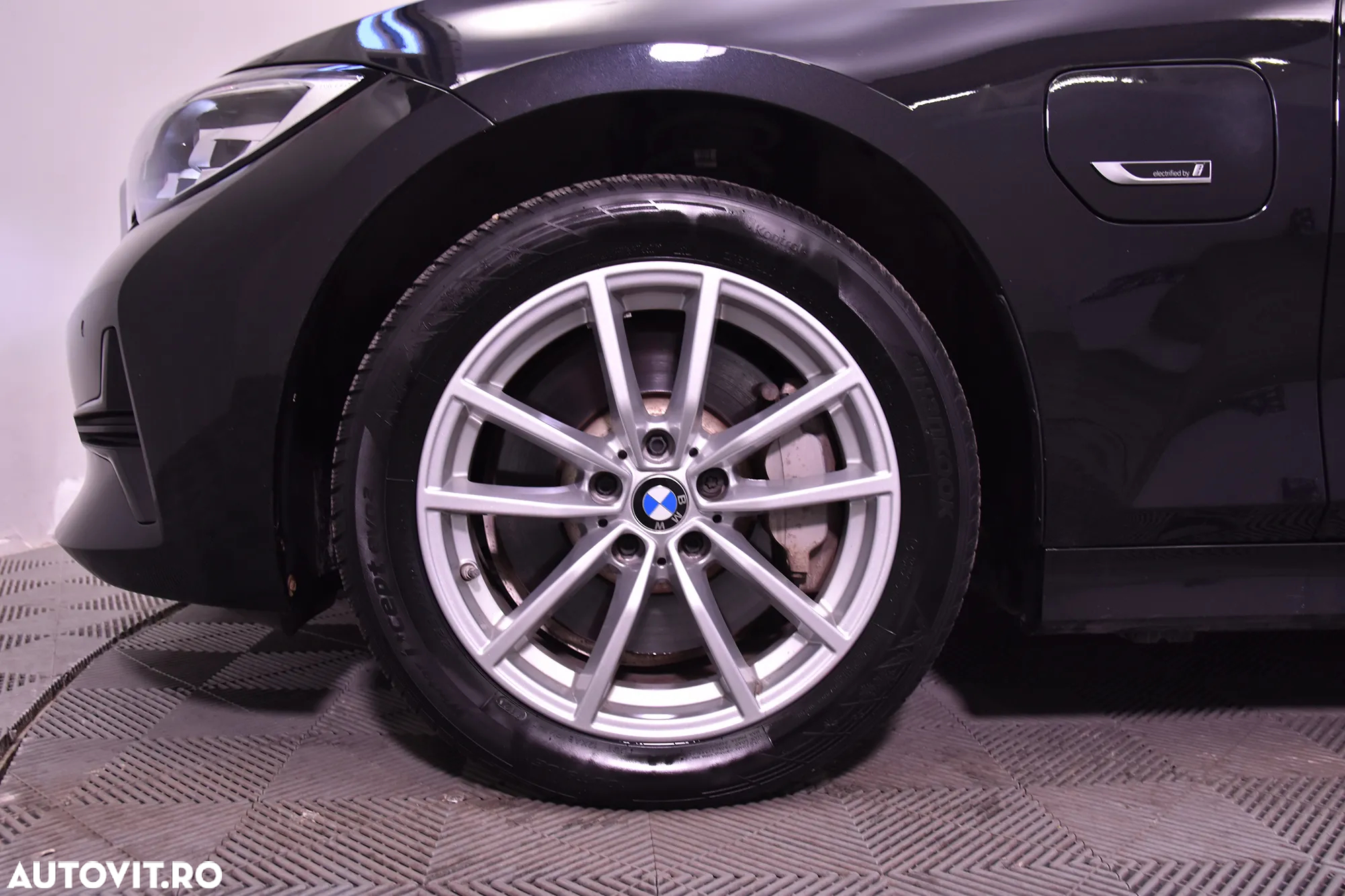 BMW Seria 3 330e Touring xDrive Aut. - 13