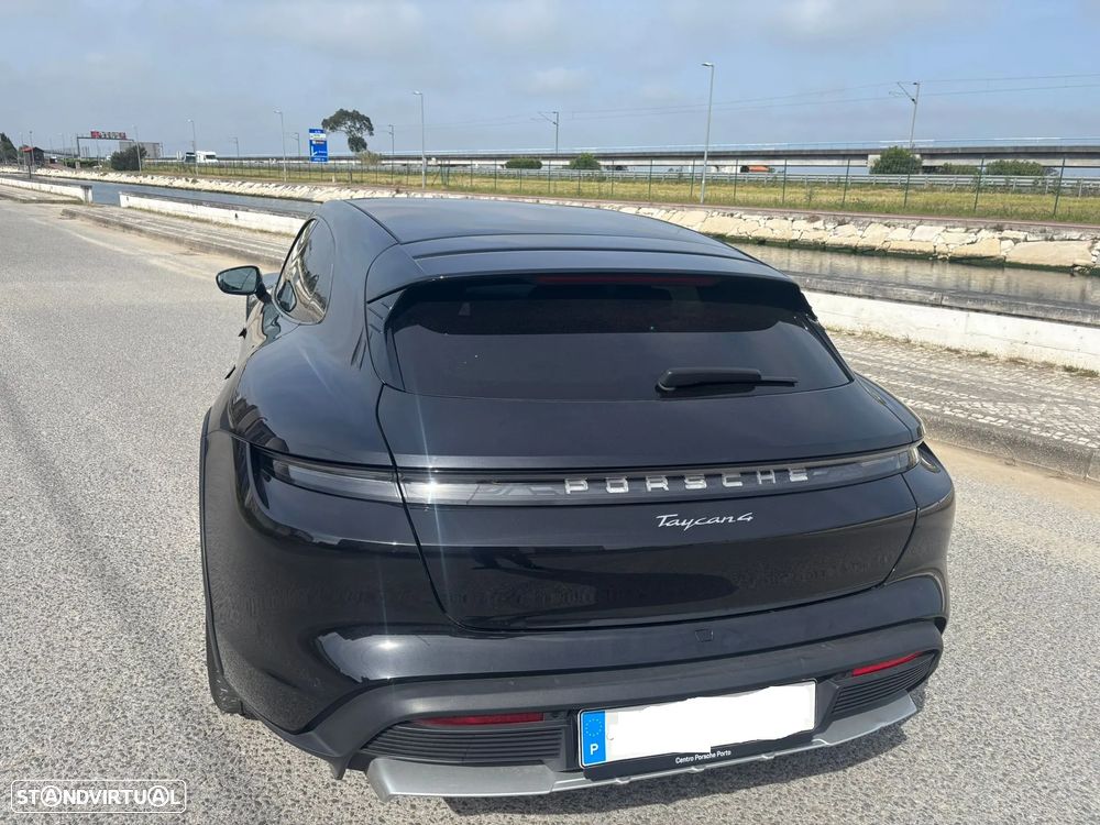 Porsche Taycan Cross Turismo 4 - 7