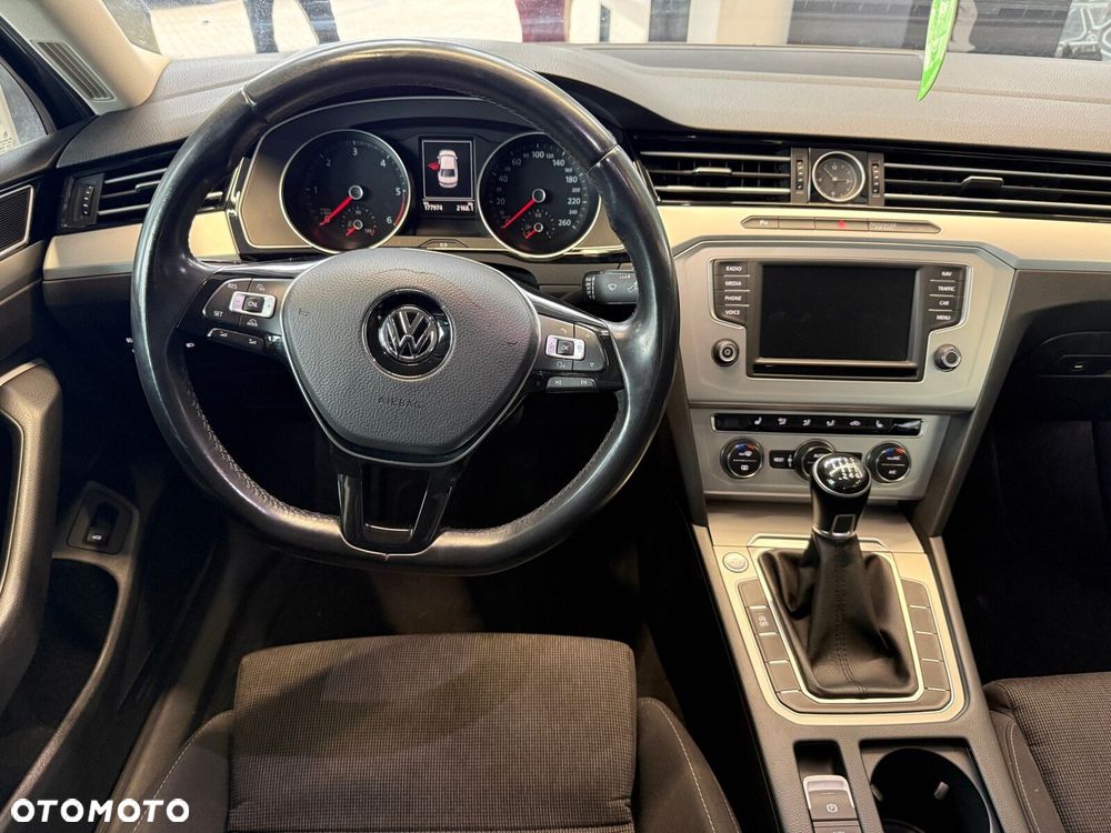Volkswagen Passat - 18
