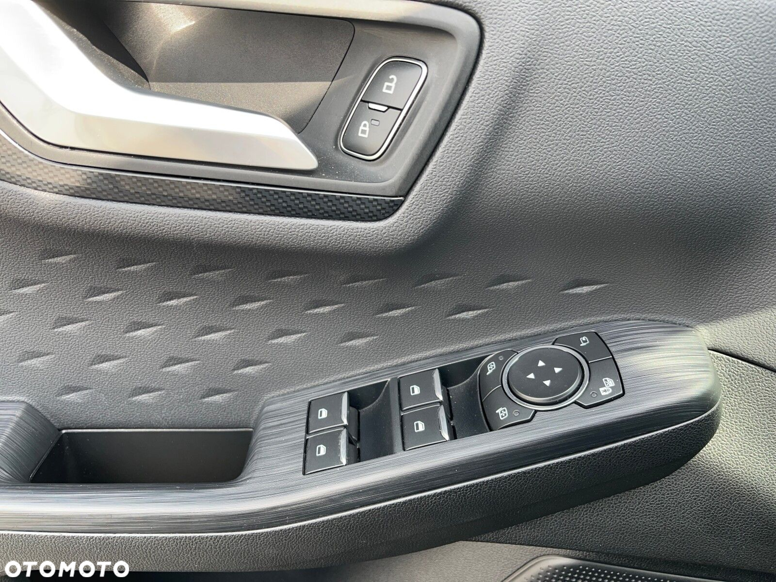 Ford Kuga - 10