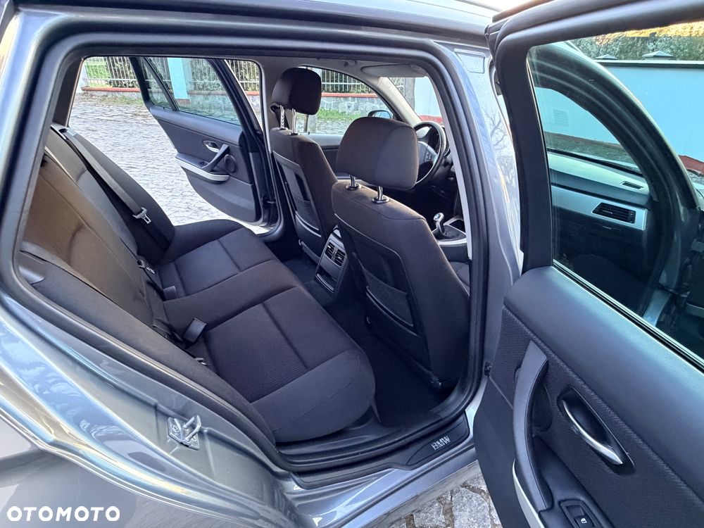 BMW Seria 3 320d xDrive - 9