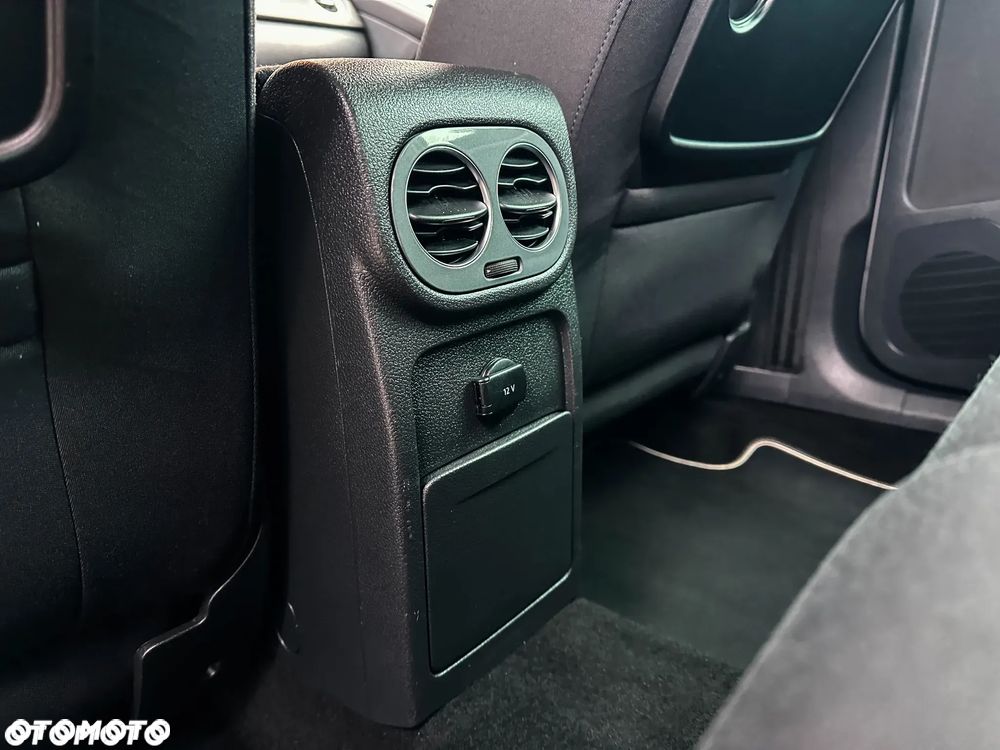 Volkswagen Tiguan - 27