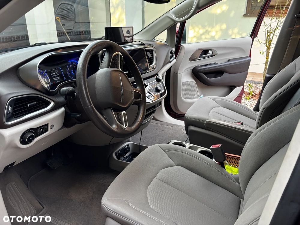 Chrysler Pacifica - 2