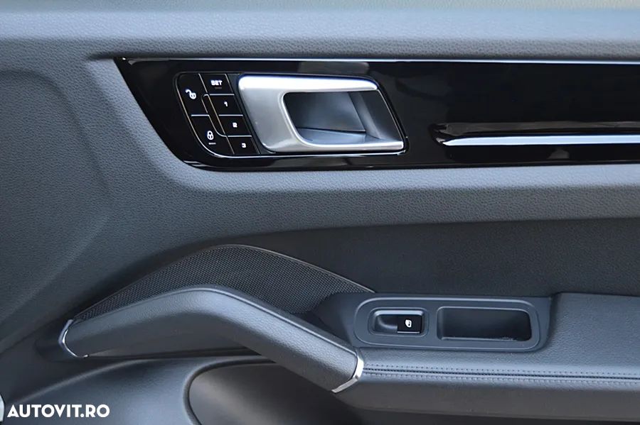 Porsche Cayenne Tiptronic S Platinum Edition - 31