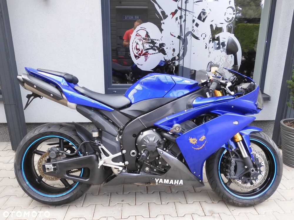 Yamaha R1 - 6