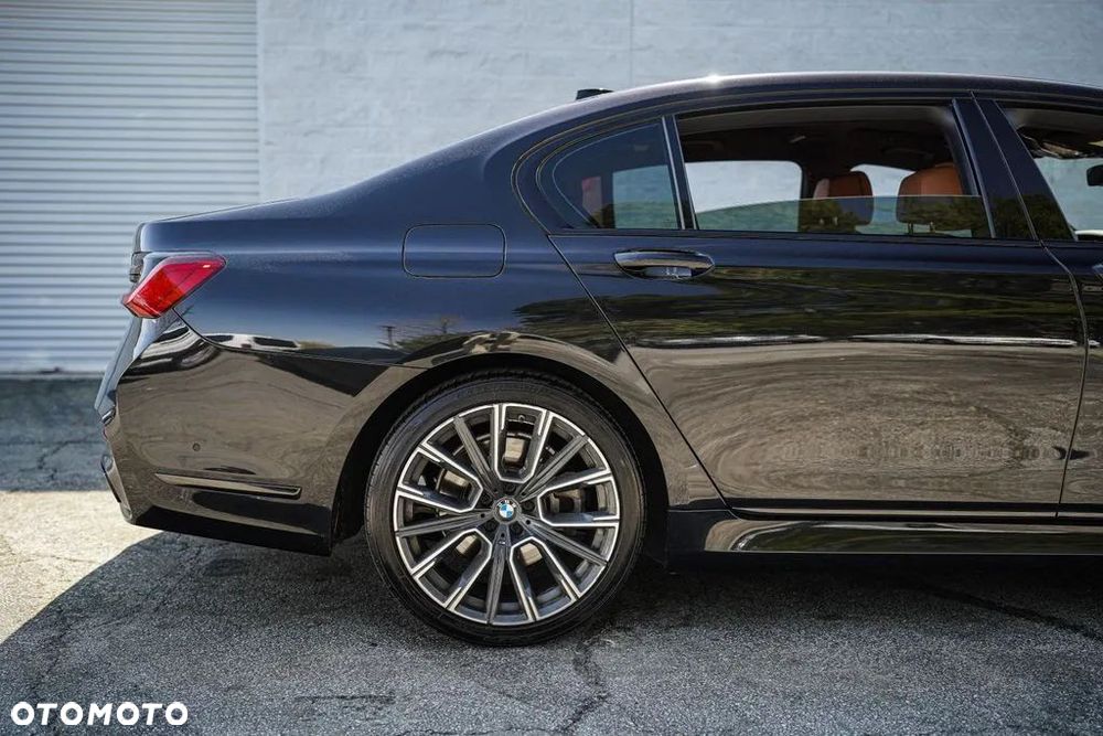 BMW Seria 7 740i - 5