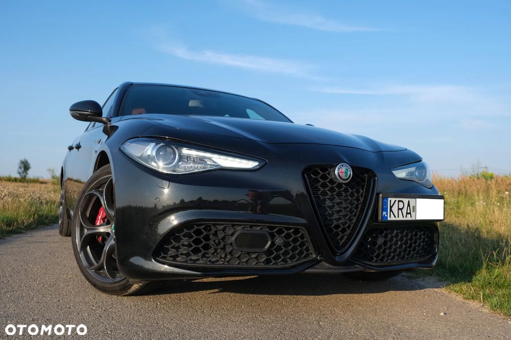 Alfa Romeo Giulia 2.0 Turbo 16V AT8-Q4 Veloce Ti - 2