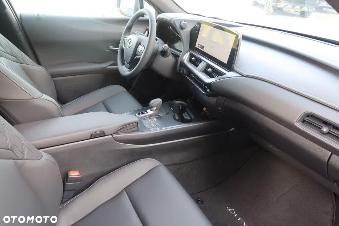 Lexus UX - 9