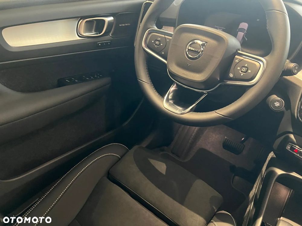 Volvo XC 40 B4 B DKG Ultra Black Edition - 29