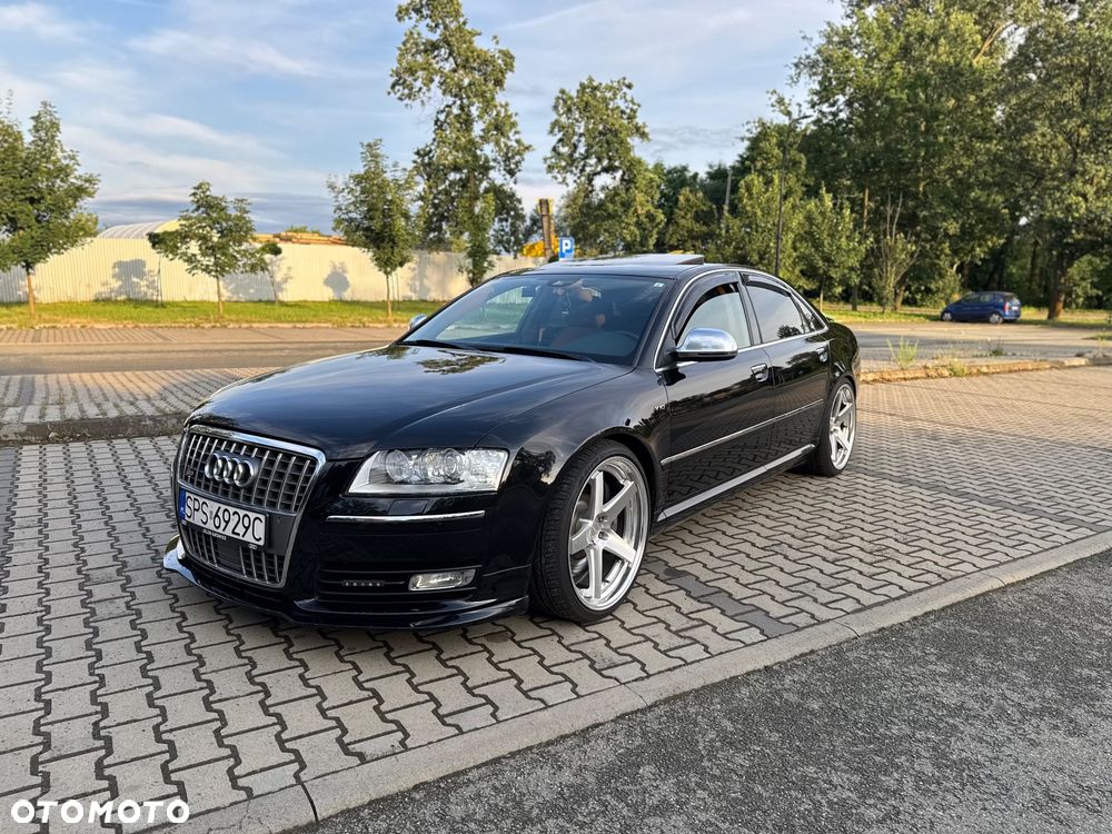 Audi S8 - 2