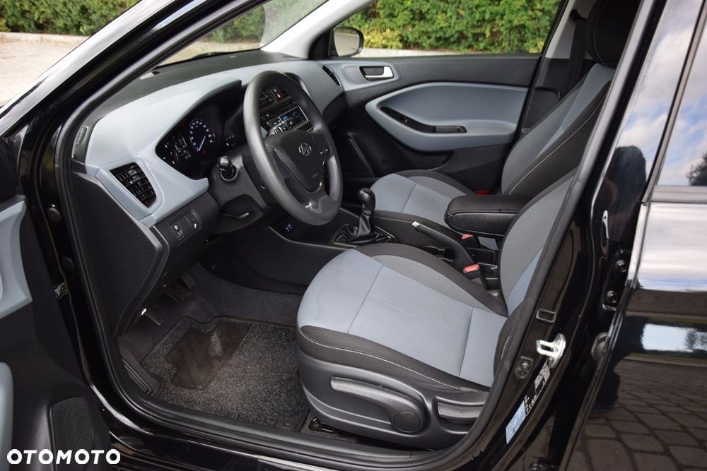 Hyundai i20 blue 1.2 Classic - 12