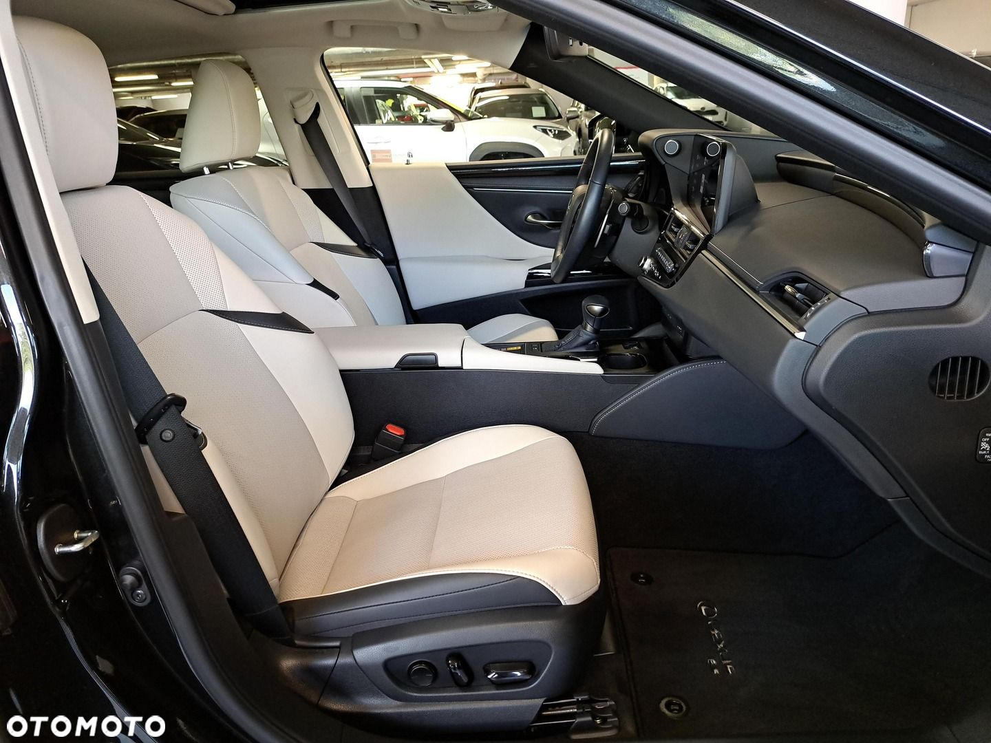 Lexus ES 300h Business Edition - 14