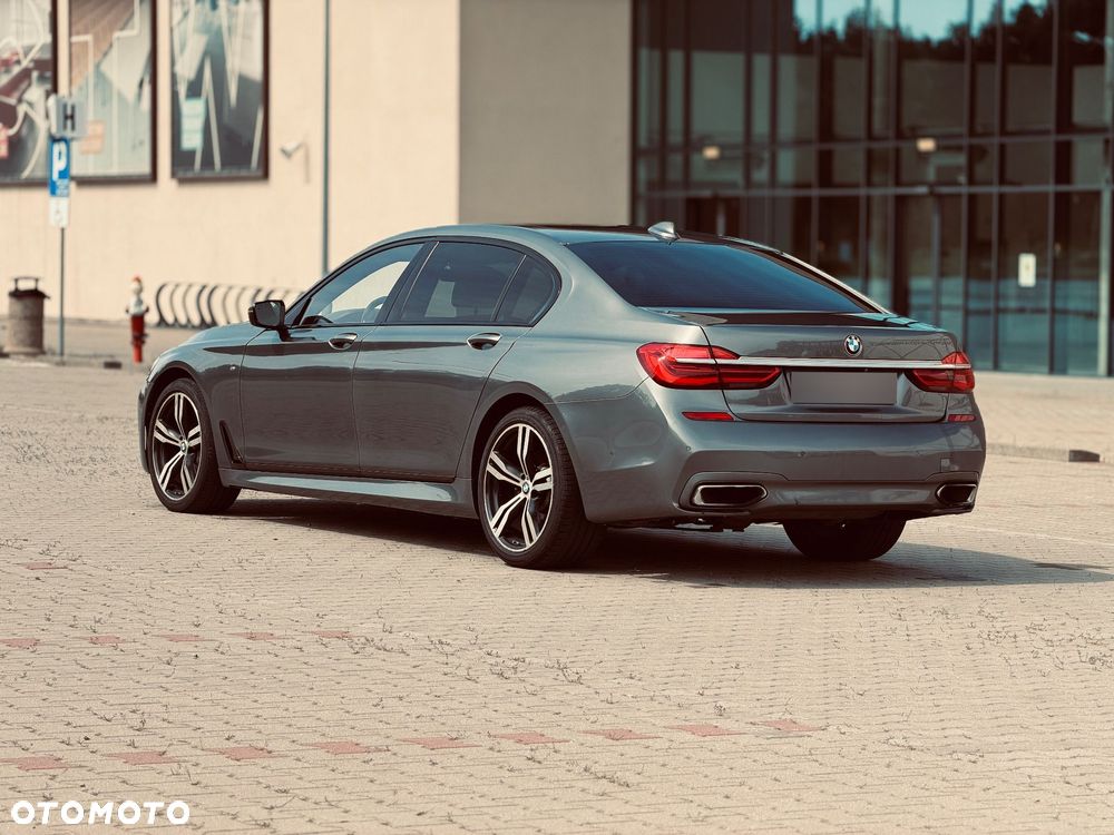 BMW Seria 7 750Li xDrive - 9