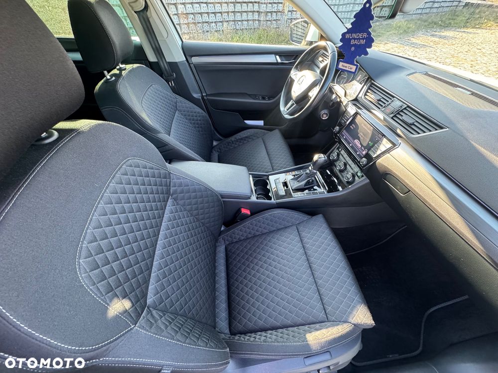 Skoda Superb Combi 2.0 TDI DSG Premium Edition - 26