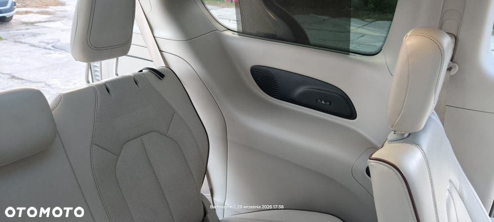 Chrysler Pacifica - 23