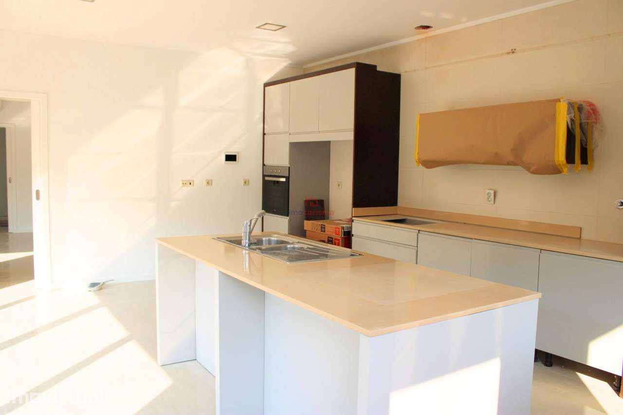 Moradia T3 Térrea totalmente Remodelada em Lordelo, Guimarães - Grande imagem: 4/45